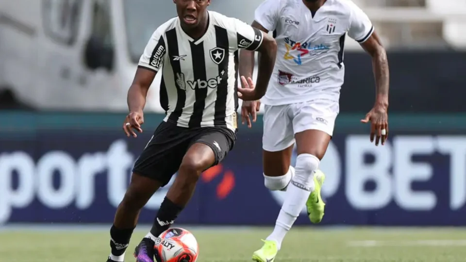 Campeão brasileiro e da Libertadores, Botafogo inicia 2025 com derrota