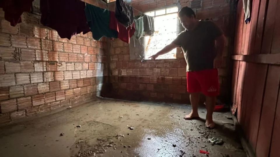 Moradores do bairro Colônia Terra Nova enfrentam alagamentos e pedem providências após temporal em Manaus