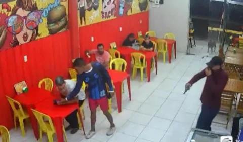 Terror na madrugada: Trio armado invade lanchonete e rende clientes em Manaus