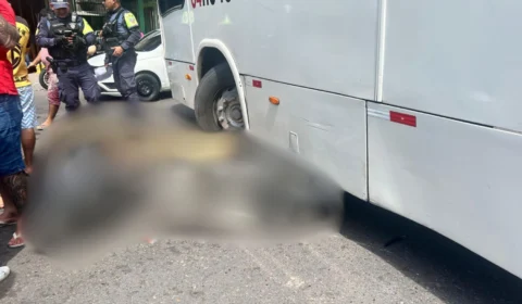 Mototaxista morre após colidir com ônibus na zona leste de Manaus