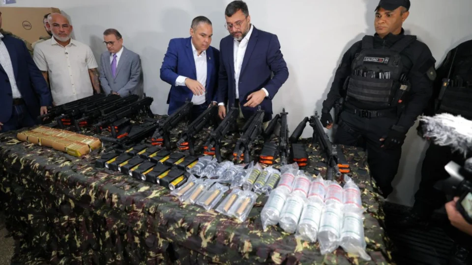 Governador Wilson Lima reforça segurança pública com entrega de armamentos, munições e equipamentos