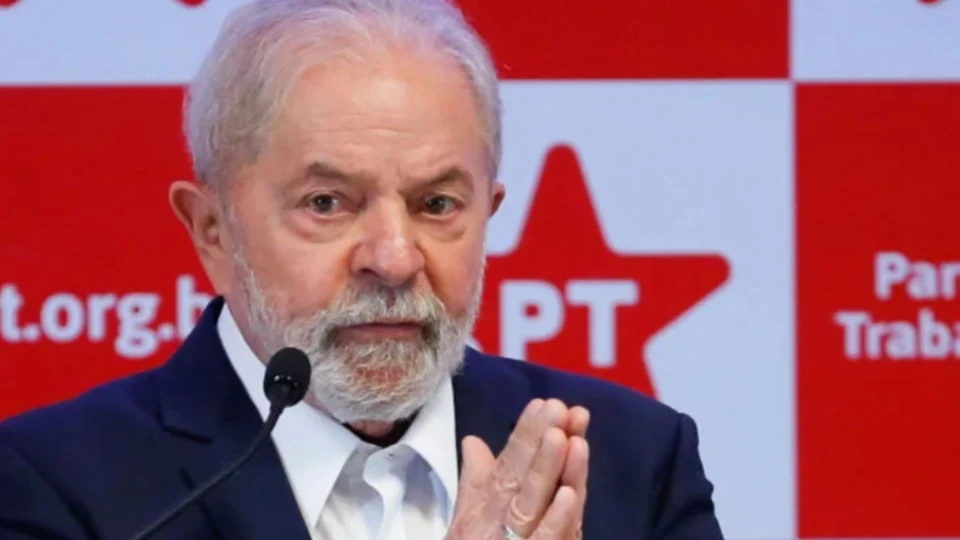 Vetos de Lula fragilizam rede de apoio a pacientes de diversas doenças