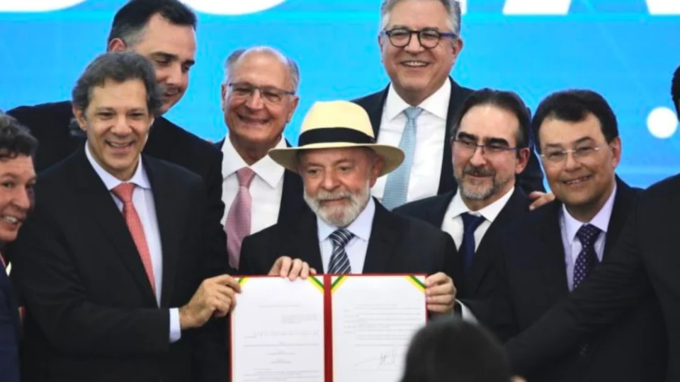 Lula sanciona, com vetos, a regulamentação da Reforma Tributária