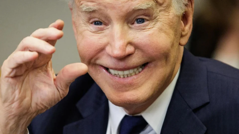 Biden concede indulto a membros da família minutos antes de deixar o poder