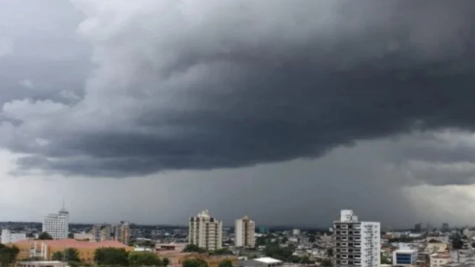 Previsão de chuvas intensas para esta semana em Manaus