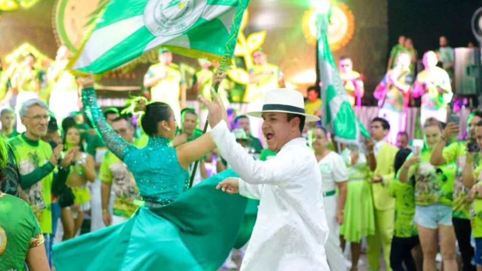 Aparecida recebe intérprete e rainha de bateria do Paraíso do Tuiuti na ‘Feijoada Soberana’, em fevereiro