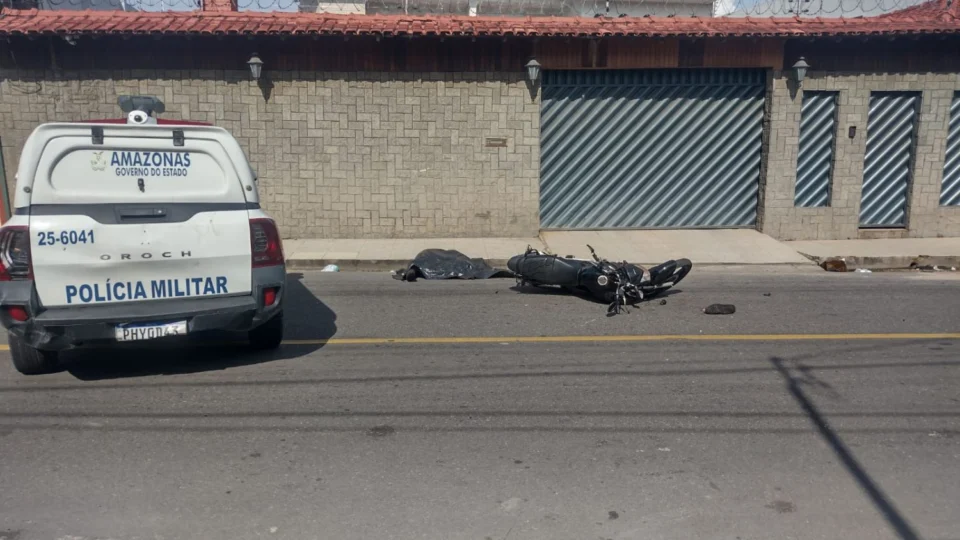 Tragédia no trânsito: Jovem corretor e motorista de aplicativo morre em acidente no Japiim