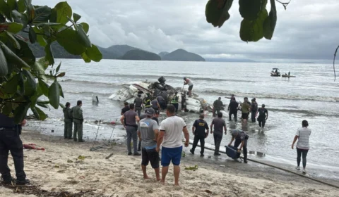 Piloto Morre na Explosão de Avião em Ubatuba; Quatro Passageiros Sobrevivem