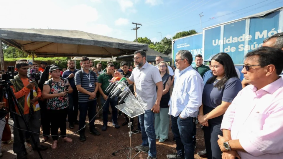 Governador Wilson Lima vistoria atendimentos da primeira Carreta da Saúde do ano, em Iranduba
