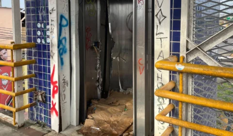 Passarela no bairro Flores sofre vandalismo e furtos em Manaus