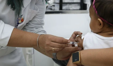 Novo esquema vacinal contra poliomielite aposenta as tradicionais gotinhas
