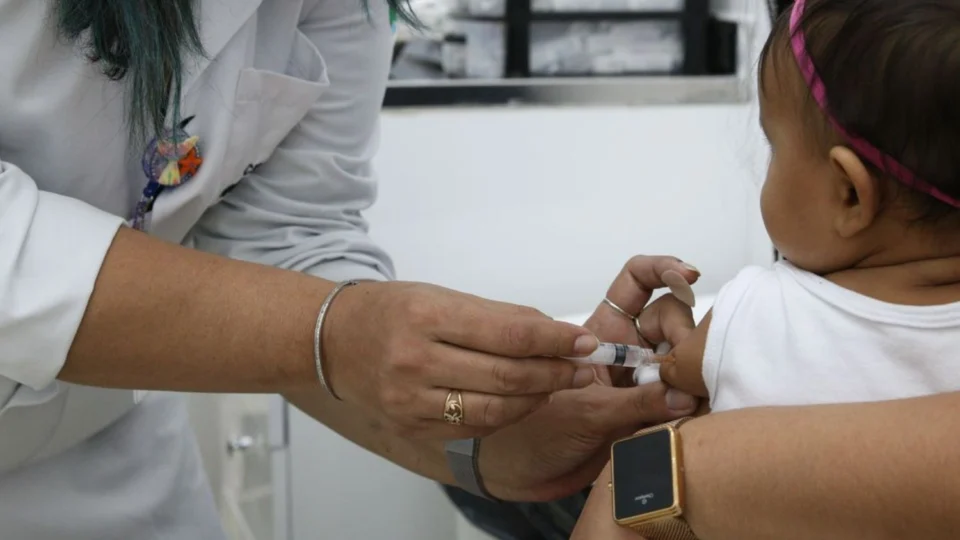 Novo esquema vacinal contra poliomielite aposenta as tradicionais gotinhas