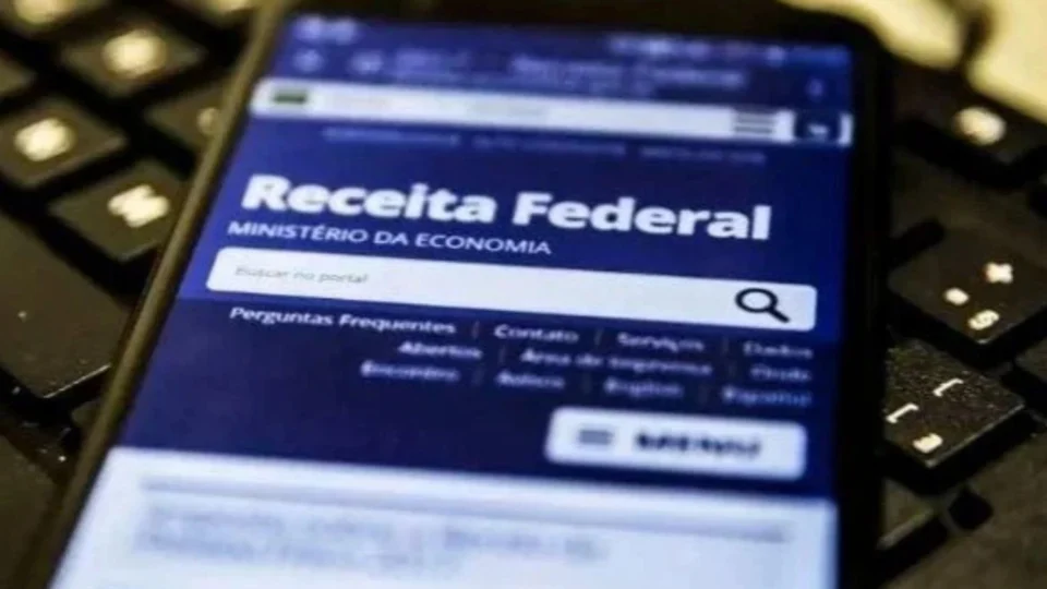 Movimentação acima de R$ 5 mil no Pix e no cartão de crédito passa a ser monitorada pela Receita