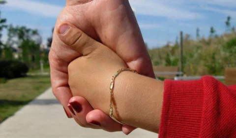 DPE-AM conquista redução de jornada para policial militar mãe de criança com deficiência e reforça apoio à categoria