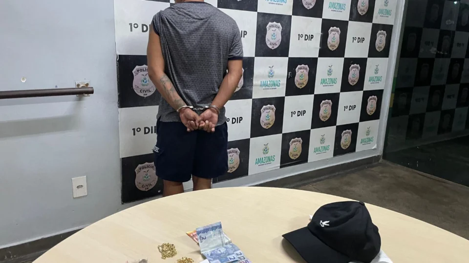 Homem é preso após assaltar turista no Centro de Manaus