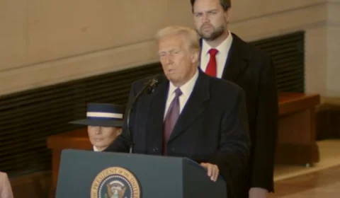 Trump assina ordem executiva que reconhece apenas gêneros masculino e feminino