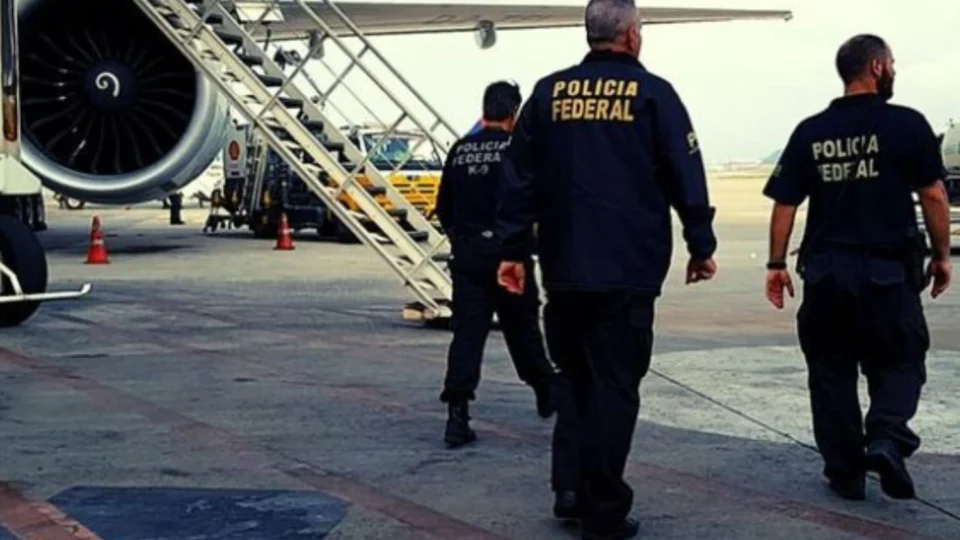 PF prende mulher responsável por recrutar mulas para tráfico de drogas de Manaus à Europa