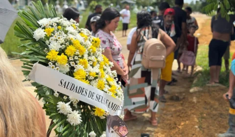 TRISTEZA – Criança e pai que morreram soterrados em Manaus são sepultados sob forte comoção