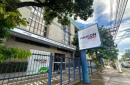 Procon-AM visa volta às aulas e orienta consumidores sobre taxas de matrículas