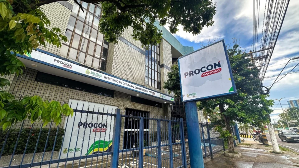 Procon-AM visa volta às aulas e orienta consumidores sobre taxas de matrículas