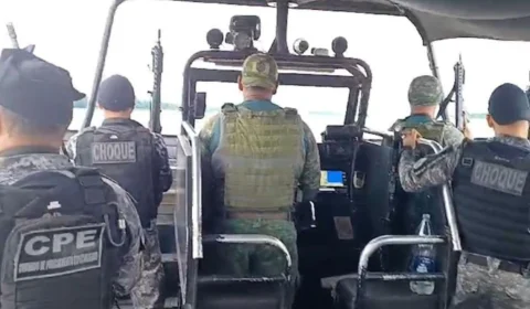 Policiais frustram roubo a embarcação no rio Solimões e suspeitos fogem e abandonam bote com armas e munições