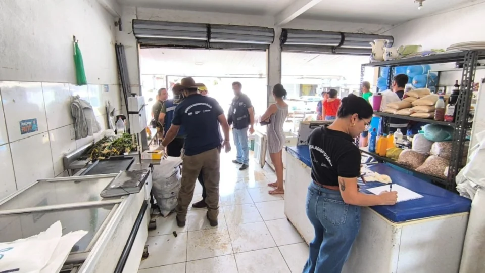 Adaf apreende 400 Kg de carne de abate ilegal em açougue clandestino em Manaus