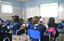 Volta às aulas sem celular: saiba como vai funcionar a nova lei