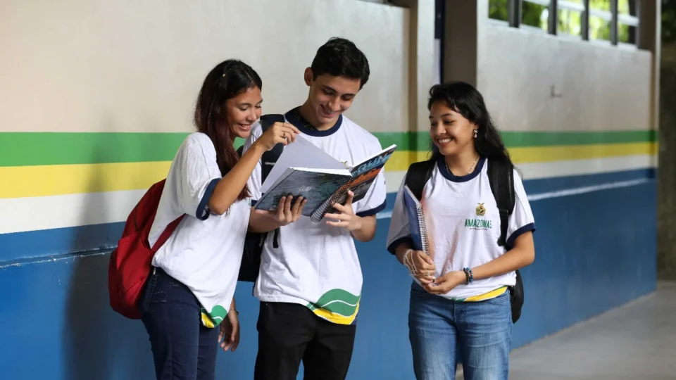 Mais de 43 mil transferências de alunos da rede pública são realizadas até 14h desta segunda-feira no AM