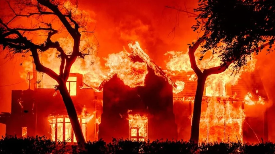 Número de mortos por incêndios em Los Angeles sobe para 24