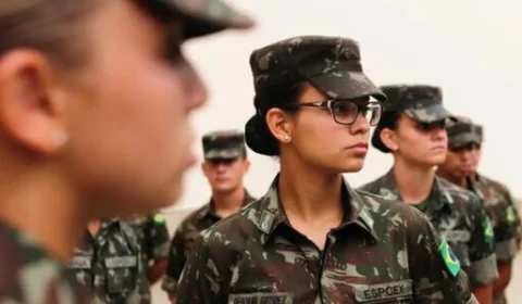 Sete mil mulheres se alistam no serviço militar em 2 dias
