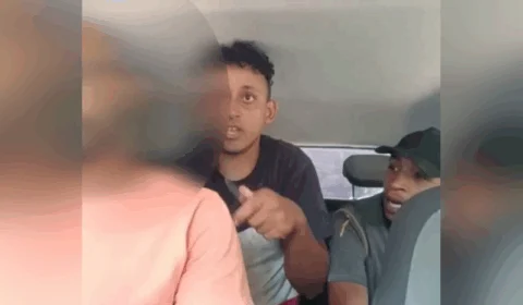 VEJA VÍDEO: falsos passageiros assaltam motorista por APP e câmera grava crime