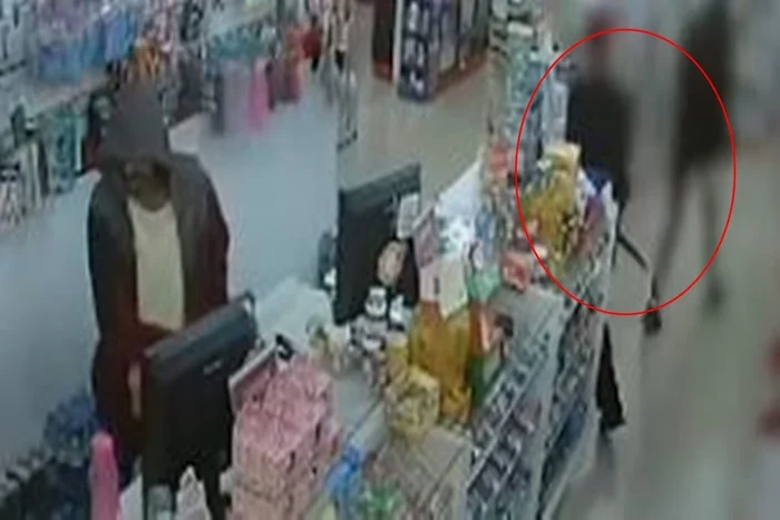 VEJA VÍDEO: dupla rende atendentes de farmácia e leva R$ 1,5 mil do caixa