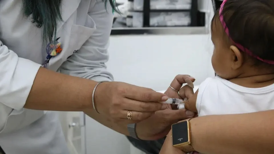 Sem gotinha: entenda como fica novo esquema vacinal contra a pólio
