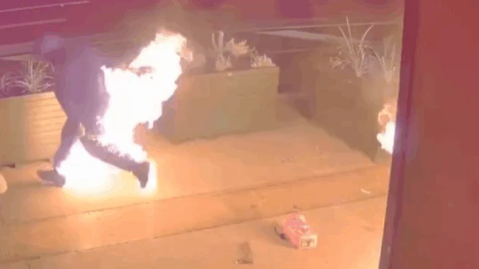 VEJA VÍDEO: suspeito de incêndio criminoso coloca fogo nas próprias calças