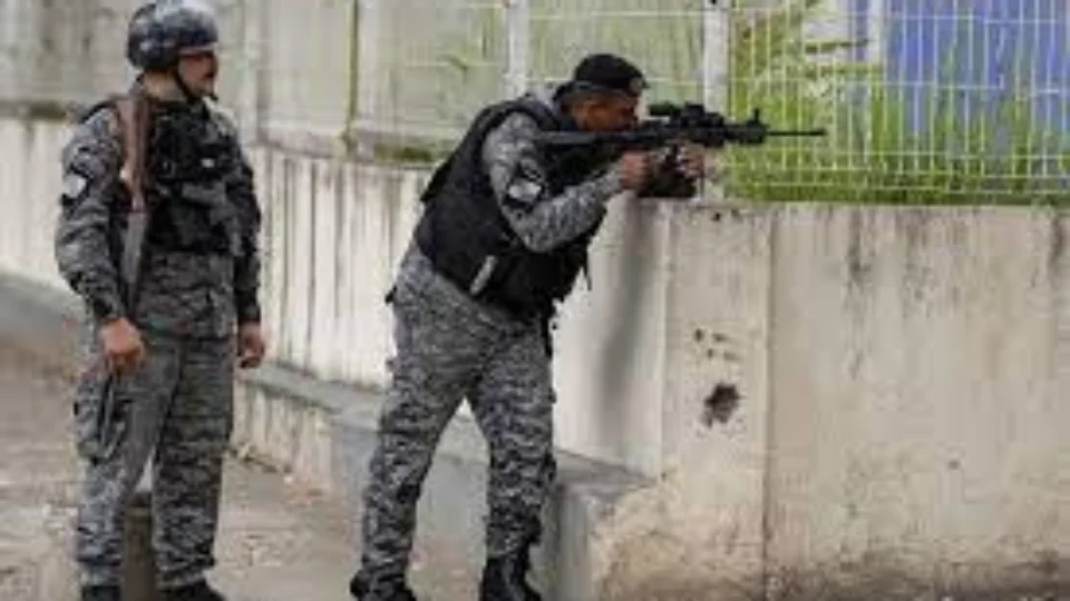 Operação policial em Manguinhos afeta Fiocruz e deixa mortos e feridos