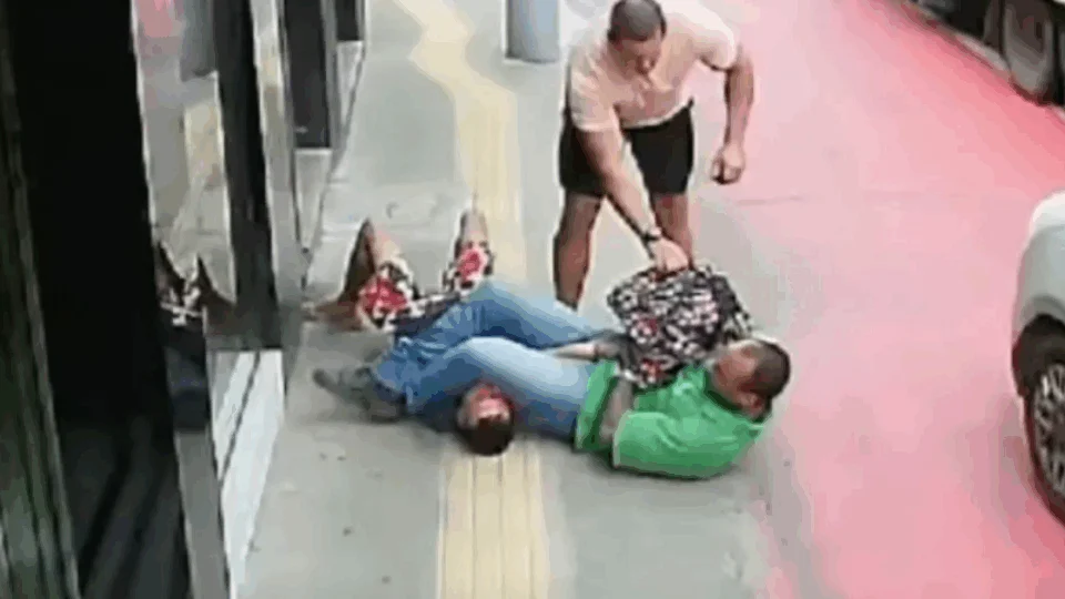 VEJA VÍDEO: lutador de jiu-jitsu imobiliza assaltante de joalheria durante fuga