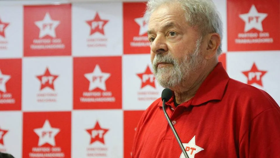 Superpedido de impeachment de Lula ganha força com denúncia de irregularidades no Programa Pé-de-Meia