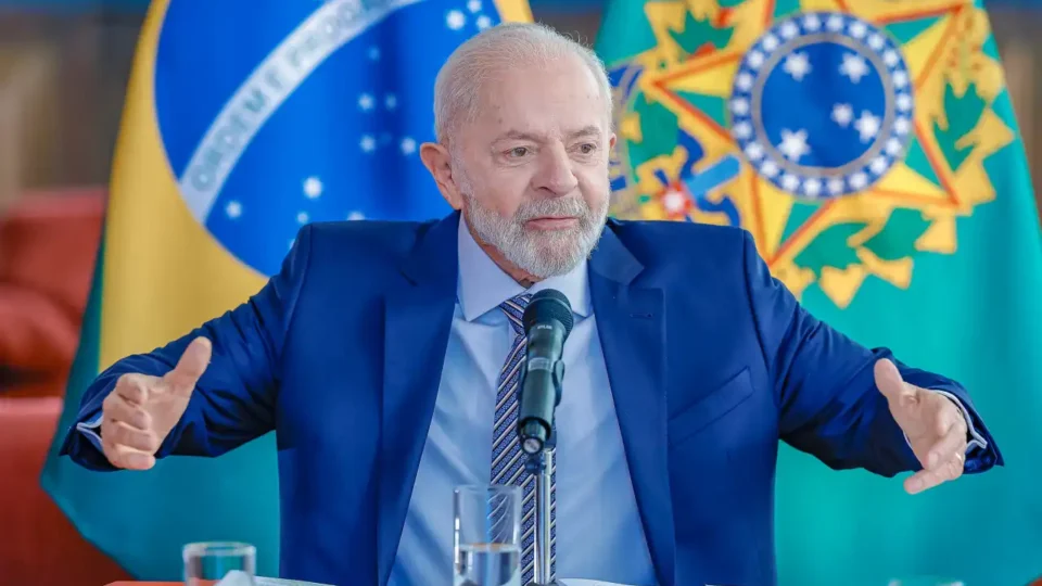 Controvérsia: com o Brasil em crise, governo Lula anuncia bolsa de R$ 1.050 para estudantes de licenciatura