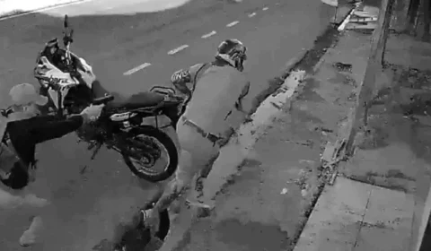 VEJA VÍDEO: vigilante é assassinado a tiros enquanto estava saindo de casa