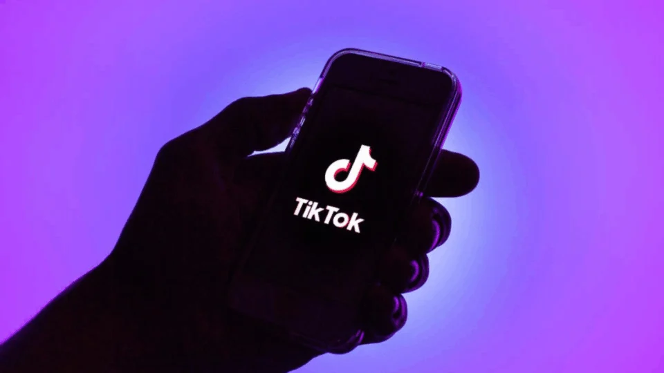 Governo Chinês considera venda do TikTok nos EUA para Elon Musk em meio a pressão para banimento