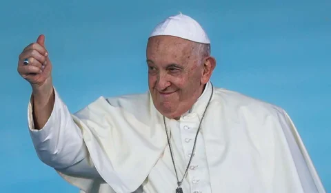 Papa Francisco cancela eventos após ser hospitalizado com bronquite