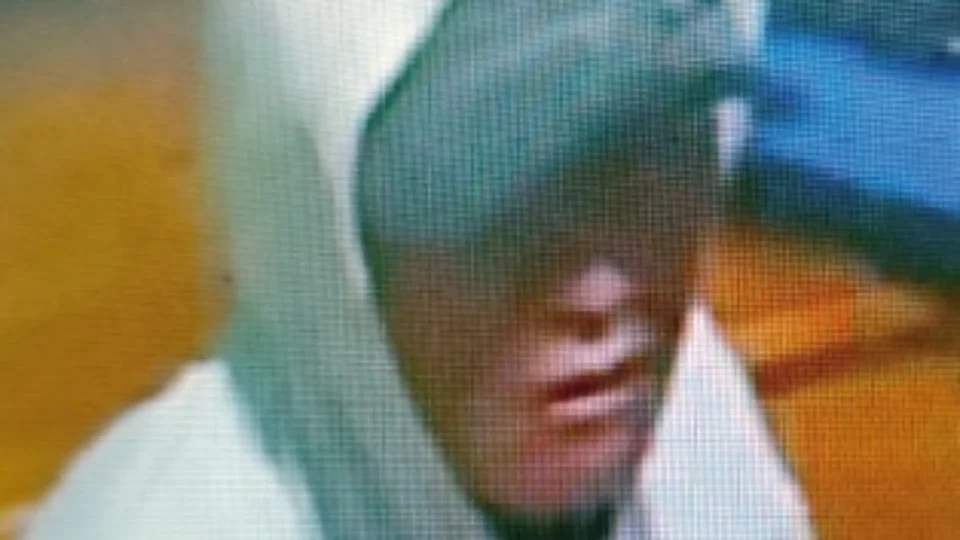 VÍDEO: Polícia divulga imagem de suspeito de roubo a loja de celulares no Amazonas