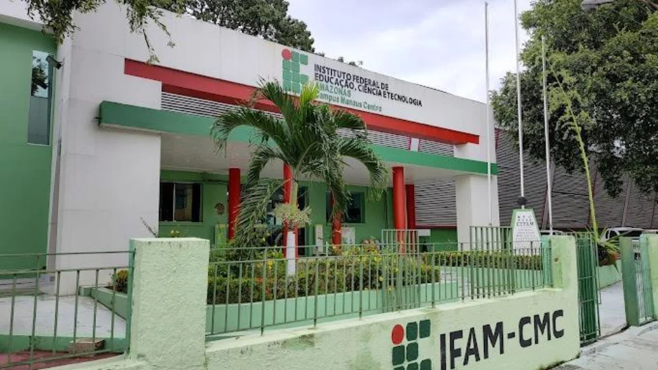 Com salários de até R$ 4,9 mil, IFAM abre concurso público para 19 vagas