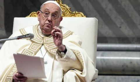Papa Francisco segue em estado crítico, mas estável, em hospital de Roma