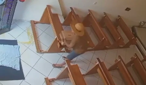 VEJA VÍDEO: homem invade igreja e furta caixa de dízimo