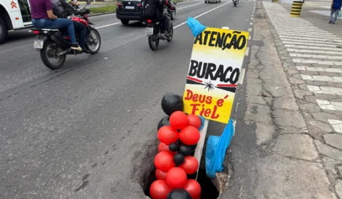 Bueiro sem tampa coloca motoristas em risco na Avenida Cosme Ferreira
