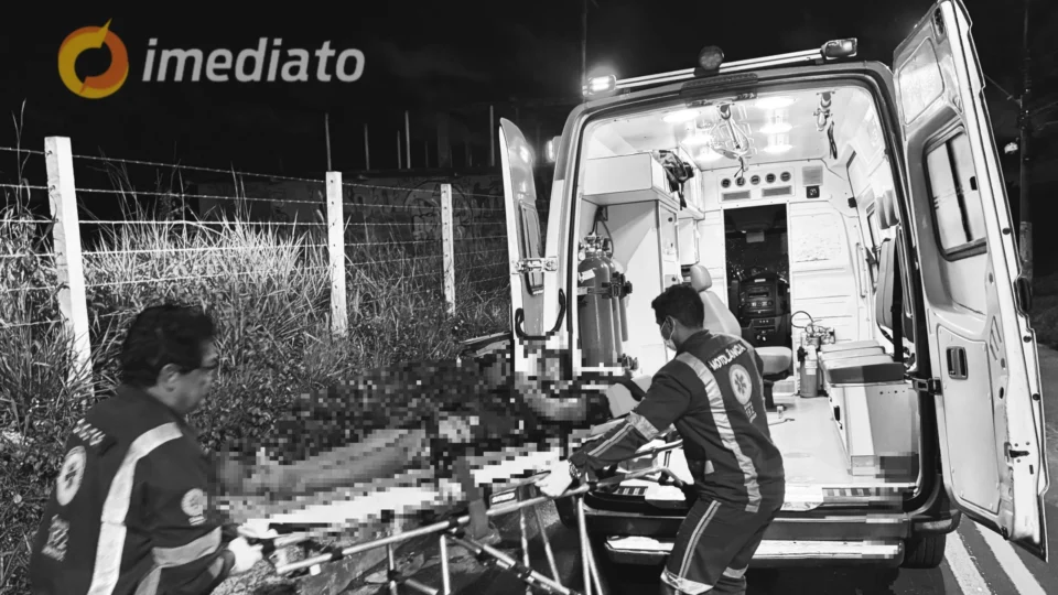 Ciclista é atingido por carro e fica gravemente ferido no bairro Novo Aleixo