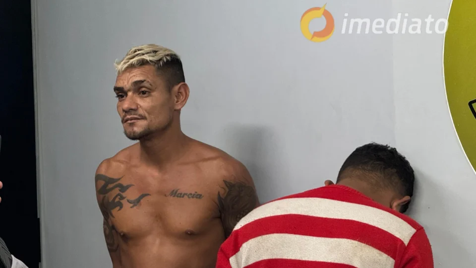 Rocam prende dupla com drogas, celulares e balança de precisão no bairro Jorge Teixeira