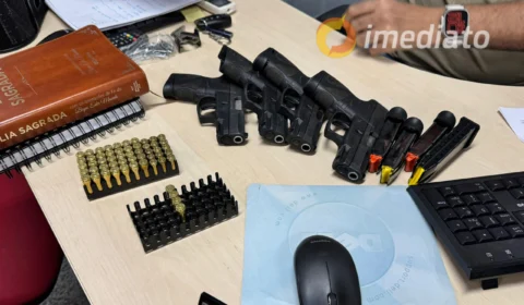 Homem é preso com quatro pistolas e colete balístico após execução no Parque São Pedro