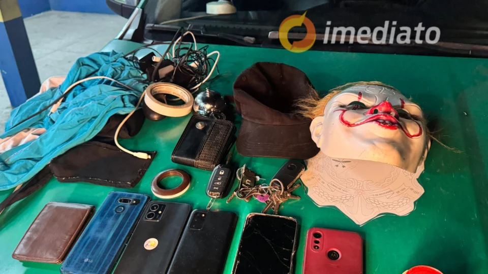 Cinco adolescentes são apreendidos e um homem é preso após realizarem assaltos em Manaus